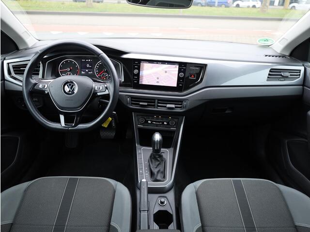 Volkswagen POLO 1.0 TSI Highline Panoramadak | Stoelverwarming | Getint Glas | Parkeersensoren |