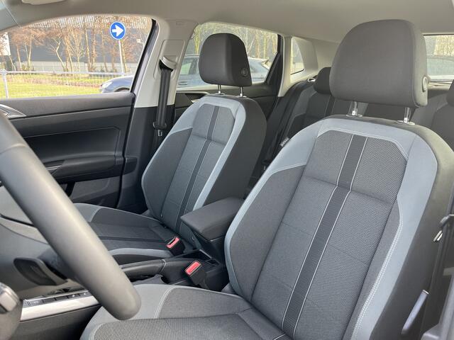 Volkswagen POLO 1.0 TSI Style / AUTOMAAT/ 15" LMV/ PARK. SENSOREN/ ADAPT. CRUISE/ APP-CONNECT/ BLUETOOTH/ DAB RADIO/ STOEL VERWARM.