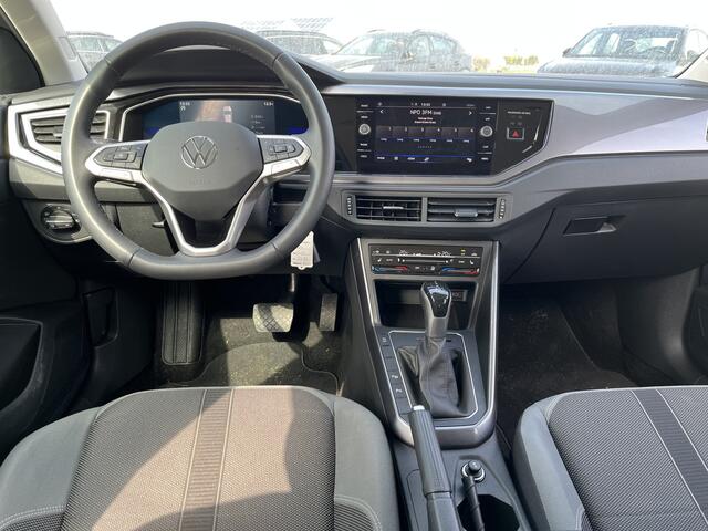 Volkswagen POLO 1.0 TSI Style / AUTOMAAT/ 15" LMV/ PARK. SENSOREN/ ADAPT. CRUISE/ APP-CONNECT/ BLUETOOTH/ DAB RADIO/ STOEL VERWARM.