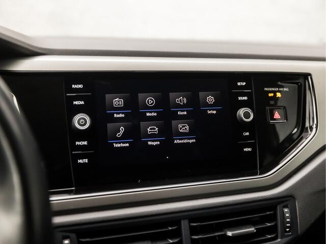 Volkswagen POLO 1.0 Sportline (PARKEERSENSOREN, LM VELGEN, GETINT GLAS, CRUISE, SPORTSTOELEN, ELEK PAKKET, LED ACHTERLICHTEN, ARMSTEUN, NIEUWE APK, NIEUWSTAAT)