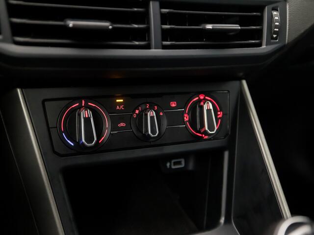 Volkswagen POLO 1.0 Sportline (PARKEERSENSOREN, LM VELGEN, GETINT GLAS, CRUISE, SPORTSTOELEN, ELEK PAKKET, LED ACHTERLICHTEN, ARMSTEUN, NIEUWE APK, NIEUWSTAAT)