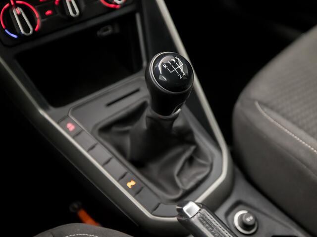 Volkswagen POLO 1.0 Sportline (PARKEERSENSOREN, LM VELGEN, GETINT GLAS, CRUISE, SPORTSTOELEN, ELEK PAKKET, LED ACHTERLICHTEN, ARMSTEUN, NIEUWE APK, NIEUWSTAAT)