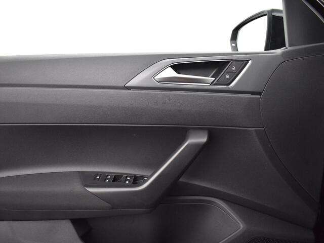 Volkswagen POLO 1.0 Tsi 95pk DSG R-Line · Camera · IQ.Light · Apple/Android Car Play · Navi · 16'' Inch · Garantie t/m 22-05-2026