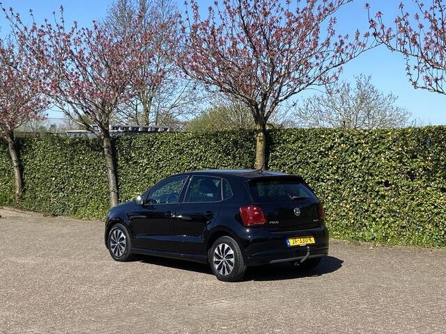 Volkswagen POLO 96 PK TSI Nieuwstaat 48Dkm NAP! Navi Carplay Mf.stuur BlueMotion Edition