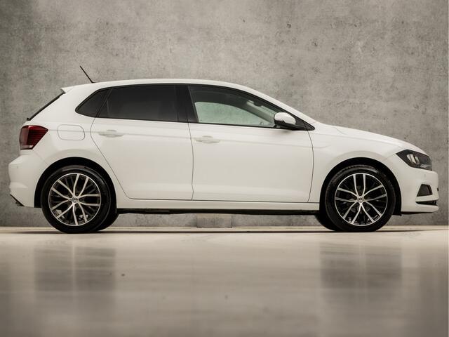 Volkswagen POLO 1.0 TSI Highline Sportline (APPLE CARPLAY, GROOT NAVI, CLIMATE, STOELVERWARMING, GETINT GLAS, SPORTSTOELEN, CRUISE, PARKEERSENSOREN, LM VELGEN, NIEUWSTAAT)