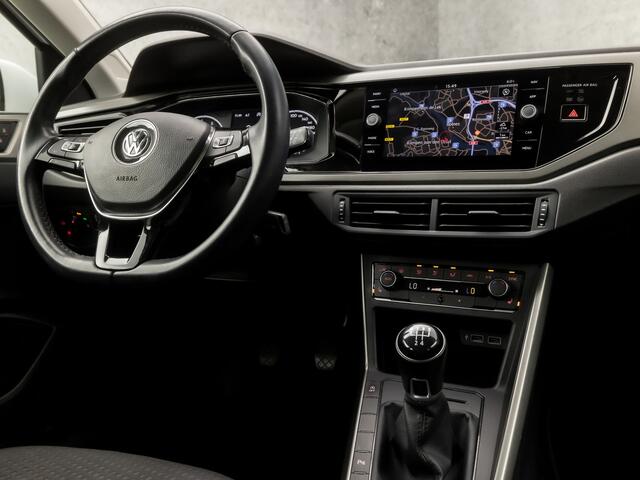 Volkswagen POLO 1.0 TSI Highline Sportline (APPLE CARPLAY, GROOT NAVI, CLIMATE, STOELVERWARMING, GETINT GLAS, SPORTSTOELEN, CRUISE, PARKEERSENSOREN, LM VELGEN, NIEUWSTAAT)