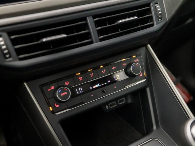 Volkswagen POLO 1.0 TSI Highline Sportline (APPLE CARPLAY, GROOT NAVI, CLIMATE, STOELVERWARMING, GETINT GLAS, SPORTSTOELEN, CRUISE, PARKEERSENSOREN, LM VELGEN, NIEUWSTAAT)