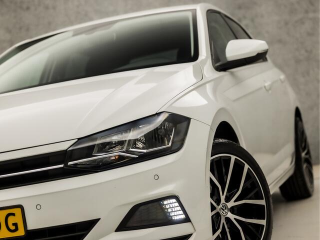 Volkswagen POLO 1.0 TSI Highline Sportline (APPLE CARPLAY, GROOT NAVI, CLIMATE, STOELVERWARMING, GETINT GLAS, SPORTSTOELEN, CRUISE, PARKEERSENSOREN, LM VELGEN, NIEUWSTAAT)