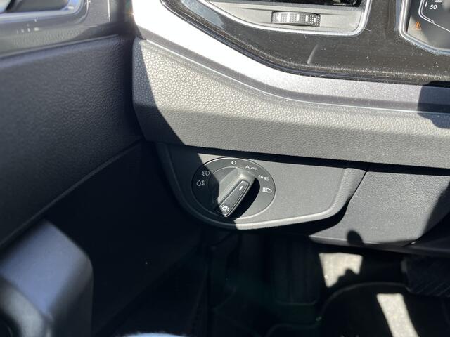 Volkswagen POLO 1.0 TSI Style / AUTOMAAT/ BEATS AUDIO/ DAB/ 15" LMV/ BLUETOOTH/ APP-CONNECT/ PARK. SENSOREN + CAMERA/ CLIMA/ STOEL VERWARM./ ADAPT. CRUISE/ DIGITAL DASH/ MATRIX/ LEDER STUUR