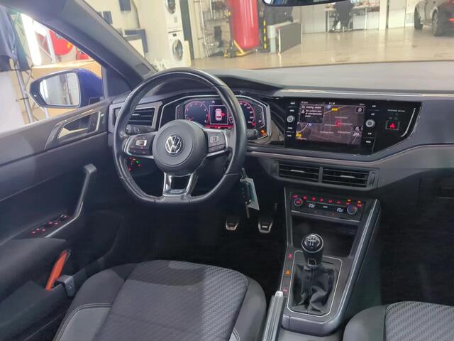 Volkswagen POLO 1.0 TSI 95pk Highline / Digitaal dashboard / Panoramadak / R-line Exterieur & Interieur / Parkeersensoren V+A / Navigatie