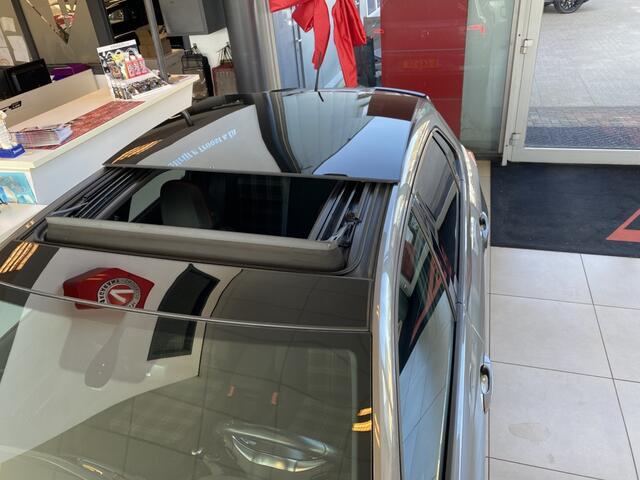 Volkswagen POLO 2.0 TSI GTI 200PK, Automaat, Panoramadak, Digital Dashboard, Beats Audio, 18" Wielen, Navigatie, Parkeersensoren v+a, Stoelverwarming, Telefoonlader, Climate & Cruise Control, Spraakbediening