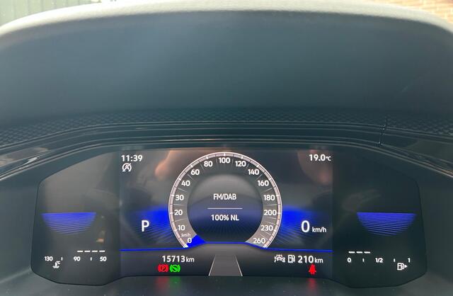 Volkswagen POLO 1.0 TSI Life Edition l IQDrive l 18 Inch l Stoelverwarming l AppleCarplay