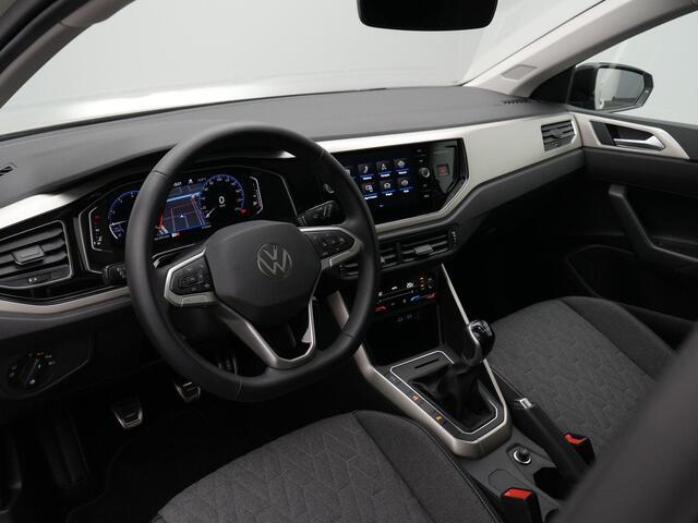 Volkswagen POLO 1.0 TSI 95PK Move | Panoramadak | Matrix LED koplampen (IQ Light) | Achteruitrijcamera | Navigatie | Stoelverwarming | Parkeersensoren voor/achter |