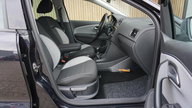 Volkswagen POLO Cross 1.2 TSI 90pk 5Drs Navi Clima Cruise Control Trekhaak 17inch LM *NL auto* 42145km!