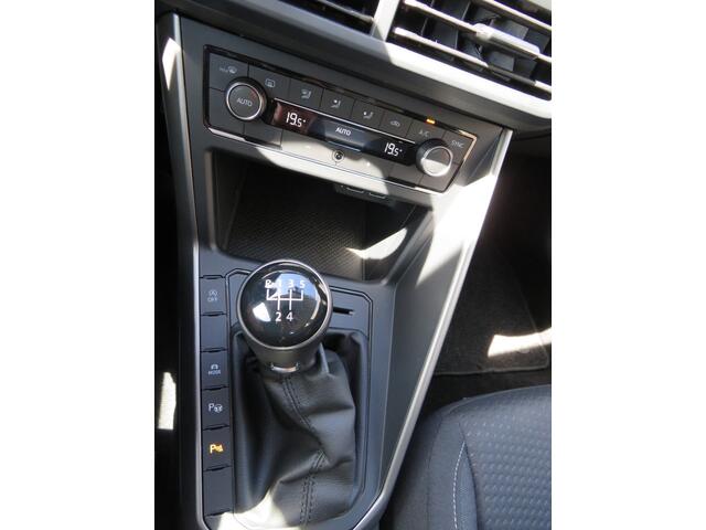 Volkswagen POLO 1.0 TSI 95Pk Comfortline Business * Rijklaarprijs incl. garantie * Camera * Navi * Carplay Android Auto * Clima * PDC V+A
