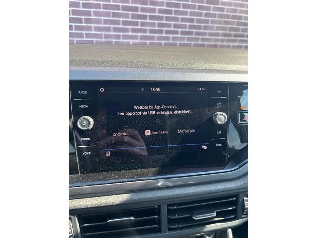 Volkswagen POLO 1.0 TSI Highline | Adaptive Cruise Control | Navigatie | Apple CarPlay/Android Auto | Stoelverwarming | Climate Control | Achteruitrijcamera | Parkeersensoren Voor en Achter |