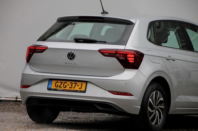 Volkswagen POLO 1.0 TSI Life - 95 pk **PDC / Carplay / ACC / Stoelverwarming