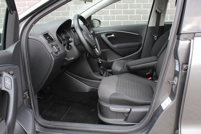 Volkswagen POLO 1.2 TSI Highline / Navigatie / Cruise / LMV