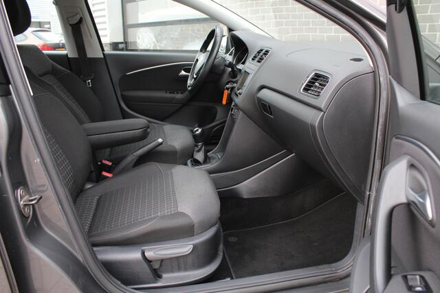 Volkswagen POLO 1.2 TSI Highline / Navigatie / Cruise / LMV