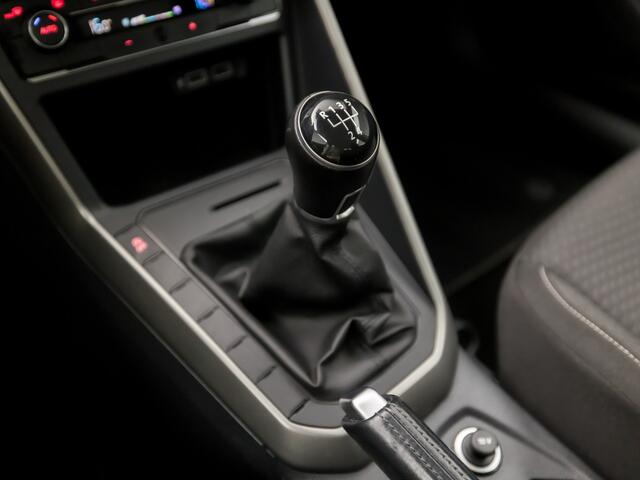Volkswagen POLO 1.0 Sportline (APPLE CARPLAY, CLIMATE, LM VELGEN, SPORTSTOELEN, PARKEERSENSOREN, CRUISE, NIEUWE APK, NIEUWSTAAT)