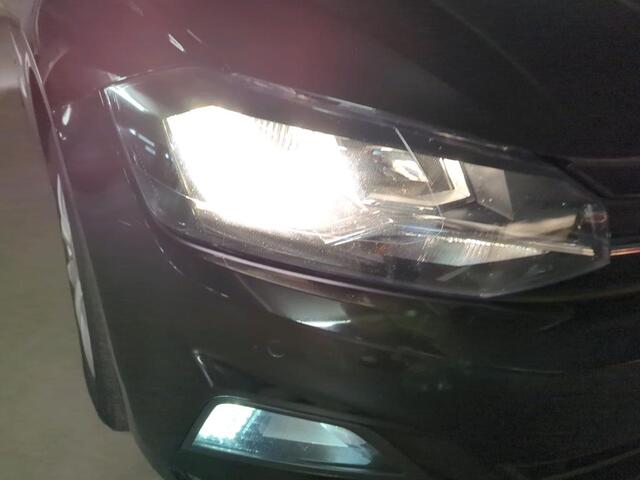 Volkswagen POLO 1.0 TSI 95pk Comfortline / Navigatie / Parkeersensoren / Airco