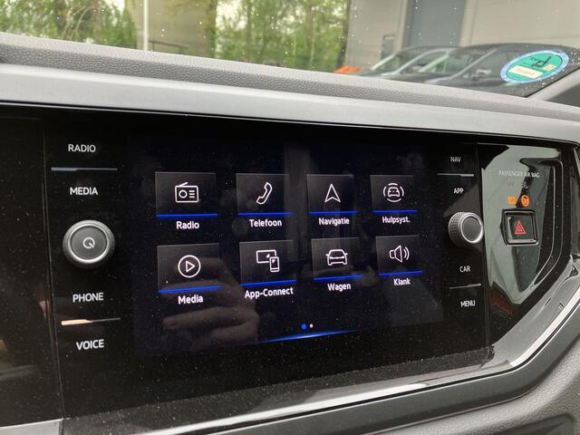 Volkswagen POLO 1.0 TSI 95pk DSG R-Line · Apple/Android Car Play · Navigatie · ACC · Draadloze Telefoonlader · DAB · Elek. Inklapbare Spiegels · Garantie t/m 06-02-2027 of 100.000km
