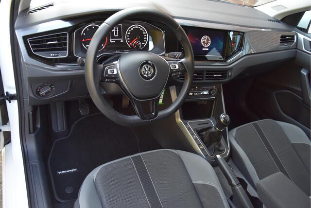 Volkswagen POLO 116 PK TSI Highline Pano LED PDC NAP 1e eigenaar