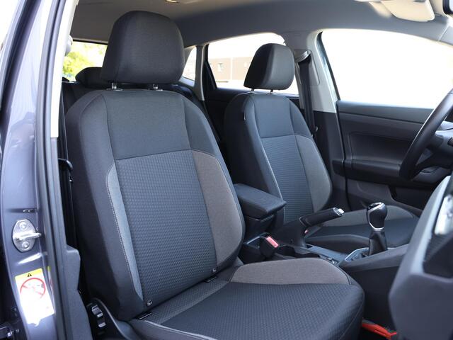 Volkswagen POLO 1.0 TSI Life Business 95pk | LED | Climate control | Cruise control | Navigatie | Stoelverwarming | 15'' Lichtmetalen velgen |
