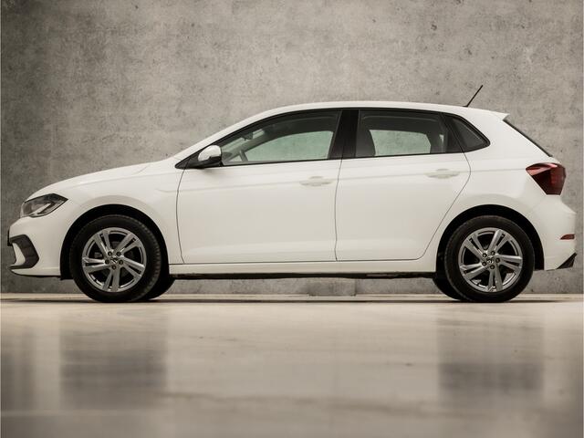 Volkswagen POLO 1.0 Sportline (VIRTUAL COCKPIT, APPLE CARPLAY, STOELVERWARMING, SPORTSTOELEN, CRUISE, LM VEGLEN, PARKEERSENSOREN, NIEUWSTAAT)