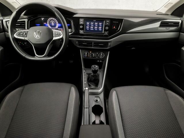 Volkswagen POLO 1.0 Sportline (VIRTUAL COCKPIT, APPLE CARPLAY, STOELVERWARMING, SPORTSTOELEN, CRUISE, LM VEGLEN, PARKEERSENSOREN, NIEUWSTAAT)