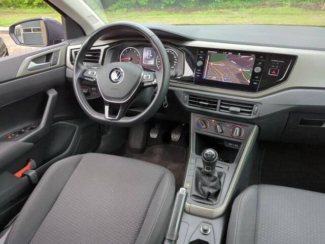Volkswagen POLO 1.0 TSI 96pk Comfortline / Navigatie / Trekhaak / Parkeersensoren