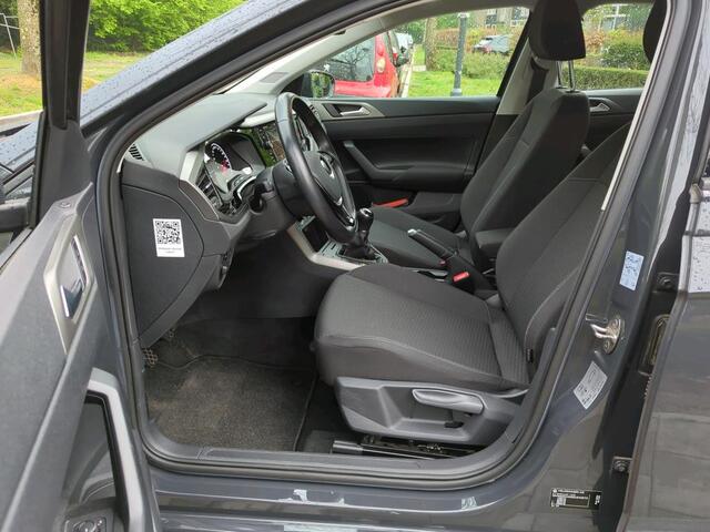 Volkswagen POLO 1.0 TSI 96pk Comfortline / Navigatie / Trekhaak / Parkeersensoren