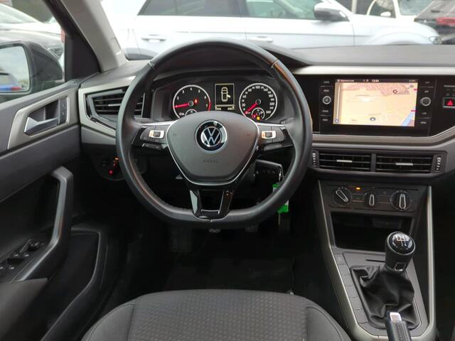 Volkswagen POLO 1.0 TSI Comfortline / Navigatie / Parkeersensoren achter / Airco /