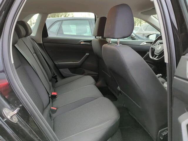 Volkswagen POLO 1.0 TSI Comfortline / Navigatie / Parkeersensoren achter / Airco /