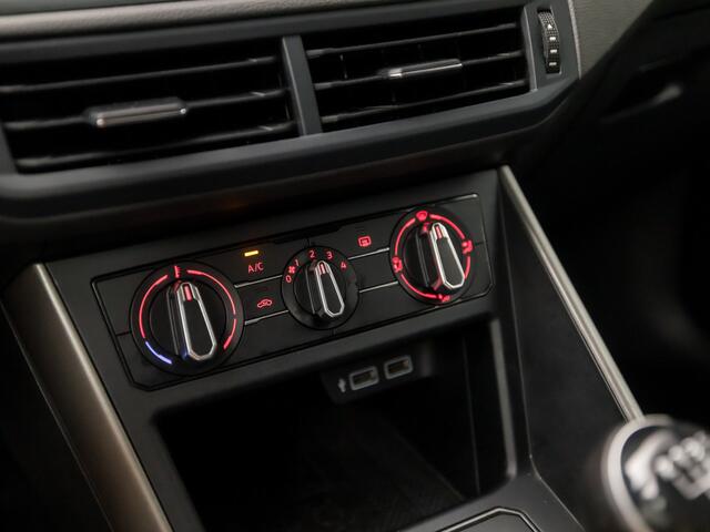 Volkswagen POLO 1.0 TSI Sportline (APPLE CARPLAY, GROOT NAVI, LM VELGEN, SPORTSTOELEN, ADAPTIVE CRUISE, NIEUWE APK, NIEUWSTAAT)