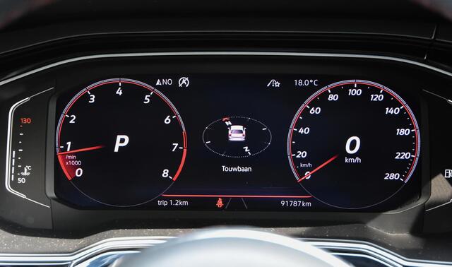 Volkswagen POLO 2.0 GTI automaat / camera / panoramadak / parkeerassistent / schakelflippers / 18" LM-velgen / zwarte hemel / apple car play/Android auto / cruise control / navigatie /
