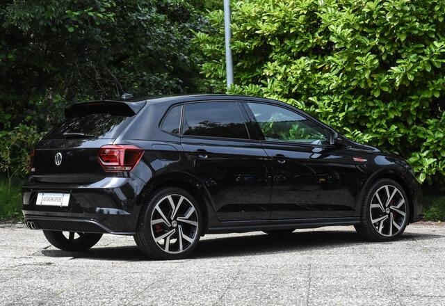 Volkswagen POLO 2.0 GTI automaat / camera / panoramadak / parkeerassistent / schakelflippers / 18" LM-velgen / zwarte hemel / apple car play/Android auto / cruise control / navigatie /