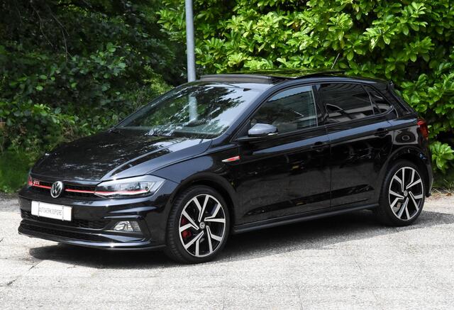 Volkswagen POLO 2.0 GTI automaat / camera / panoramadak / parkeerassistent / schakelflippers / 18" LM-velgen / zwarte hemel / apple car play/Android auto / cruise control / navigatie /