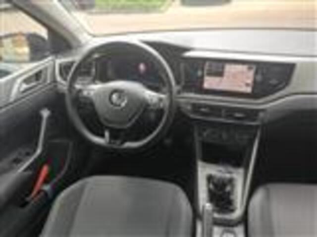 Volkswagen POLO 1.0 TSI 96PK Comfortline Executive / Virtual cockpit / parkeersensoren / navigatie / airco / Donkerglas