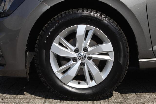 Volkswagen POLO 1.0 TSI Comfortline Business AUTOMAAT/Navigatie/Parkeersensoren rondom/Adaptive cruise control/Apple carplay/Airco/Bluetooth/Multifunctioneel stuurwiel/Spraakbediening/Elektrische ramen/Elektrisch verstelbare spiegels.