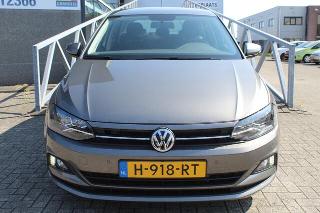 Volkswagen POLO 1.0 TSI Comfortline Business AUTOMAAT/Navigatie/Parkeersensoren rondom/Adaptive cruise control/Apple carplay/Airco/Bluetooth/Multifunctioneel stuurwiel/Spraakbediening/Elektrische ramen/Elektrisch verstelbare spiegels.