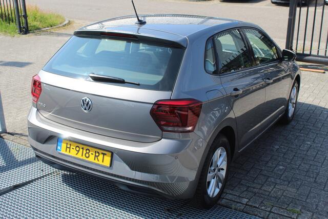 Volkswagen POLO 1.0 TSI Comfortline Business AUTOMAAT/Navigatie/Parkeersensoren rondom/Adaptive cruise control/Apple carplay/Airco/Bluetooth/Multifunctioneel stuurwiel/Spraakbediening/Elektrische ramen/Elektrisch verstelbare spiegels.