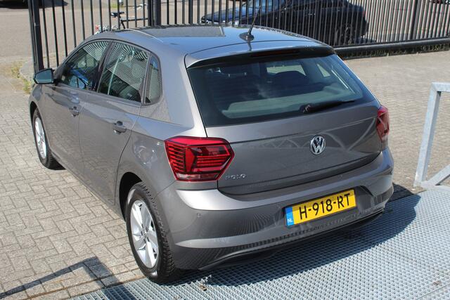 Volkswagen POLO 1.0 TSI Comfortline Business AUTOMAAT/Navigatie/Parkeersensoren rondom/Adaptive cruise control/Apple carplay/Airco/Bluetooth/Multifunctioneel stuurwiel/Spraakbediening/Elektrische ramen/Elektrisch verstelbare spiegels.