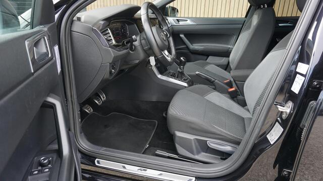 Volkswagen POLO 1.0 TSI 116PK 5Drs 3x R-Line Pano.Dak Virtual LED 17inch LM Adaptive Cruise *NL auto* 113650km!