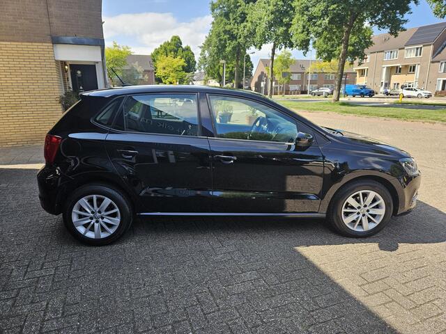 Volkswagen POLO 1.2 TSI Comfortline Business R / Airco/ Navigatie/ Cruise/ Apple carplay/ PDC/ LM Velgen/ R-Line pakket