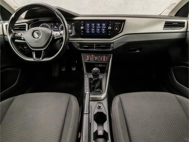 Volkswagen POLO 1.0 TSI Sportline (APPLE CARPLAY, LM VELGEN, CRUISE, SPORTSTOELEN, LED ACHTERLICHTEN, NIEUWE APK, NIEUWSTAAT)