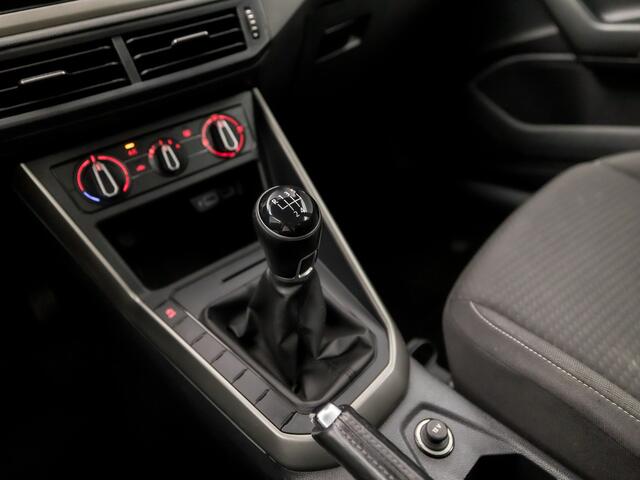 Volkswagen POLO 1.0 TSI Sportline (APPLE CARPLAY, LM VELGEN, CRUISE, SPORTSTOELEN, LED ACHTERLICHTEN, NIEUWE APK, NIEUWSTAAT)