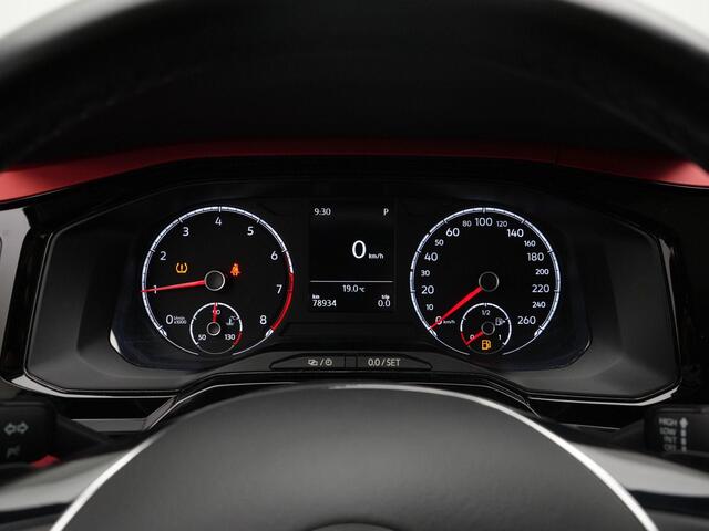 Volkswagen POLO 1.0 TSI 95 pk DSG Beats | Panoramadak | Trekhaak | Parkeersensoren voor/achter | Adative Cruise