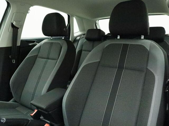 Volkswagen POLO 1.0TSI/95PK Comfortline · Apple Car Play · Stoelverwarming · 16'' velgen · Parkeersensoren · Airco