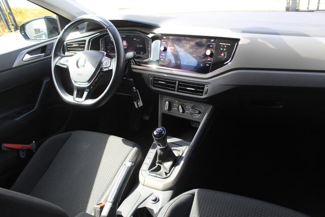Volkswagen POLO 1.0 TSI Highline Orig. NL/Virtual cockpit/Adaptive cruise control/Navigatie/Apple carplay/Parkeersensoren rondom/DAB.